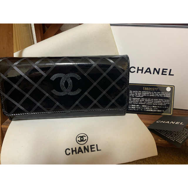 CHANEL(シャネル)のapeiros様専用　美品★CHANEL エナメルレザー長財布　 レディースのファッション小物(財布)の商品写真