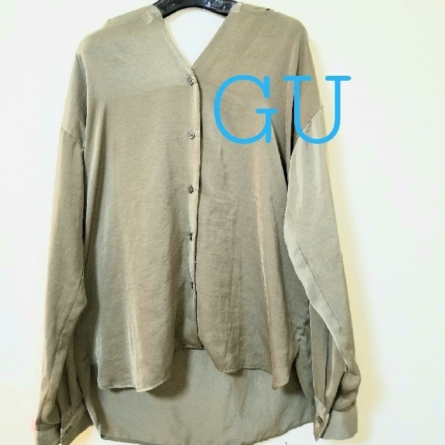 GU(ジーユー)のサテンシャツ レディースのトップス(シャツ/ブラウス(長袖/七分))の商品写真