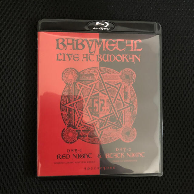 BABYMETAL(ベビーメタル)のBlu-ray「LIVE　AT　BUDOKAN～RED　NIGHT　＆　BLAC エンタメ/ホビーのDVD/ブルーレイ(ミュージック)の商品写真