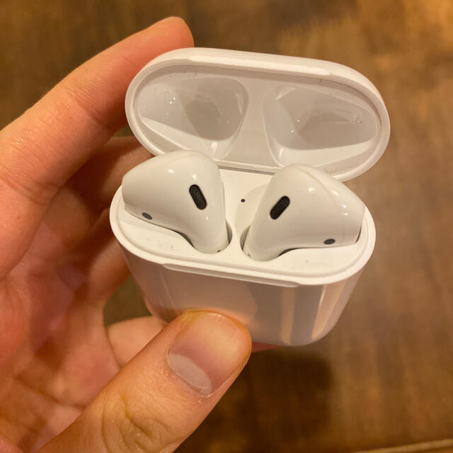 Apple(アップル)のAirPods  第一世代 スマホ/家電/カメラのオーディオ機器(ヘッドフォン/イヤフォン)の商品写真