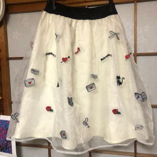 アクシーズファム(axes femme)の【値下中】美品★axes femme POETIQUE★刺繍オーガンジースカート(ひざ丈スカート)