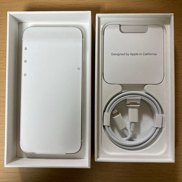 Apple(アップル)の新品 iPhone12 mini 64GB  ホワイト(White) スマホ/家電/カメラのスマートフォン/携帯電話(スマートフォン本体)の商品写真