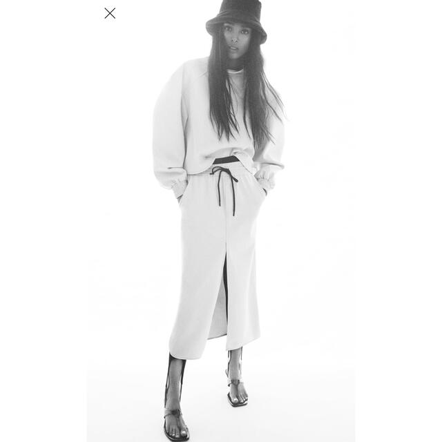 ZARA(ザラ)のゆーみん様専用ZARA レザースカート　アイスグレー レディースのスカート(ひざ丈スカート)の商品写真