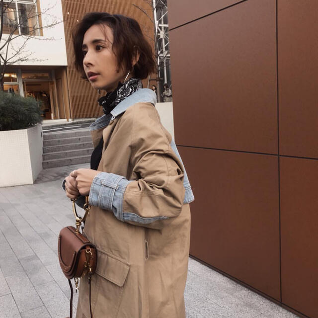 Ameri VINTAGE(アメリヴィンテージ)のamerivintage DENIM BALCCAN COAT ベージュ レディースのジャケット/アウター(トレンチコート)の商品写真