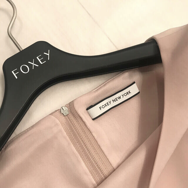 FOXEY(フォクシー)のフォクシー　バロン　ワンピース　アンティークベージュ　38 レディースのワンピース(ひざ丈ワンピース)の商品写真