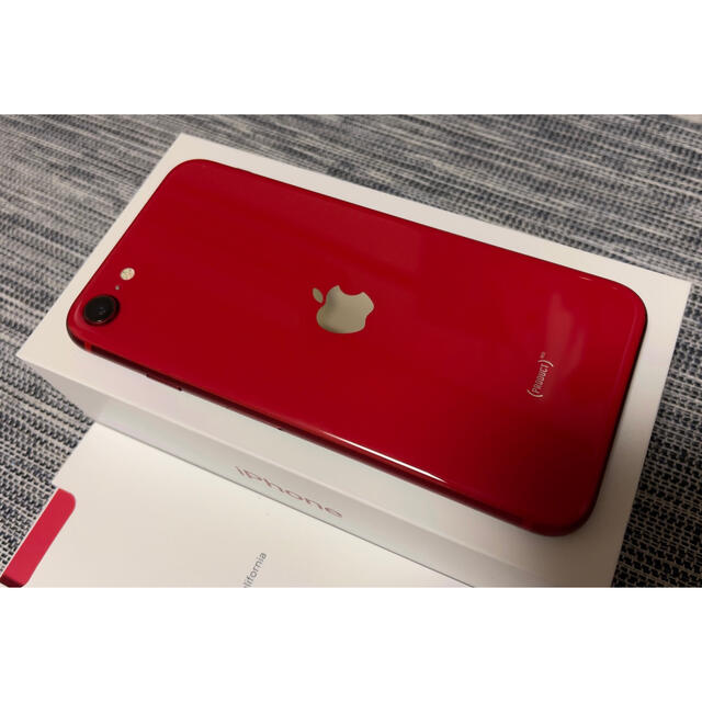 Apple(アップル)のiPhone se2 64GB レッド　SIMロック解除済み スマホ/家電/カメラのスマートフォン/携帯電話(スマートフォン本体)の商品写真