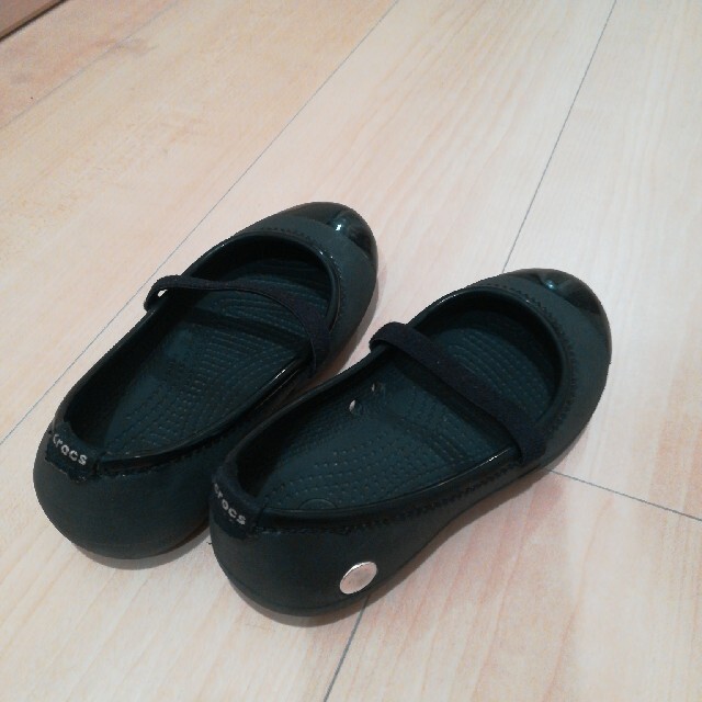 crocs(クロックス)のクロックス　16.5cm　黒色　シューズ キッズ/ベビー/マタニティのキッズ靴/シューズ(15cm~)(フォーマルシューズ)の商品写真