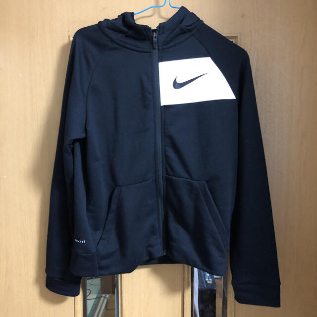 NIKE(ナイキ)のパーカー　ナイキ　Lサイズ　160センチ キッズ/ベビー/マタニティのキッズ服男の子用(90cm~)(Tシャツ/カットソー)の商品写真