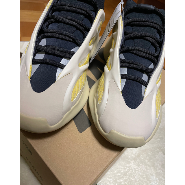 adidas YEEZY 700 V3 SAFFLOWERイージーブースト700