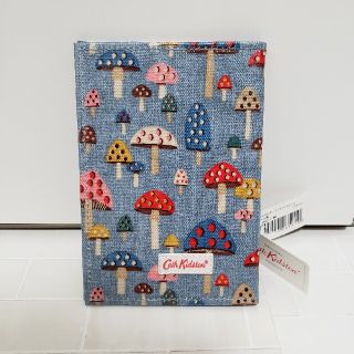 キャスキッドソン(Cath Kidston)の⑲キャス・キッドソン　パスポートケース　きのこ(パスケース/IDカードホルダー)