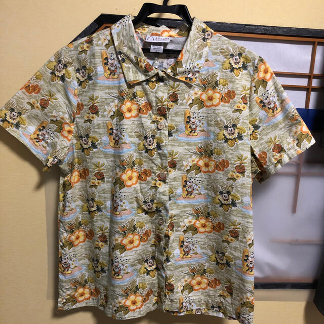 Disney(ディズニー)のアウラニ・ミッキーシャツ(M) レディースのトップス(Tシャツ(半袖/袖なし))の商品写真