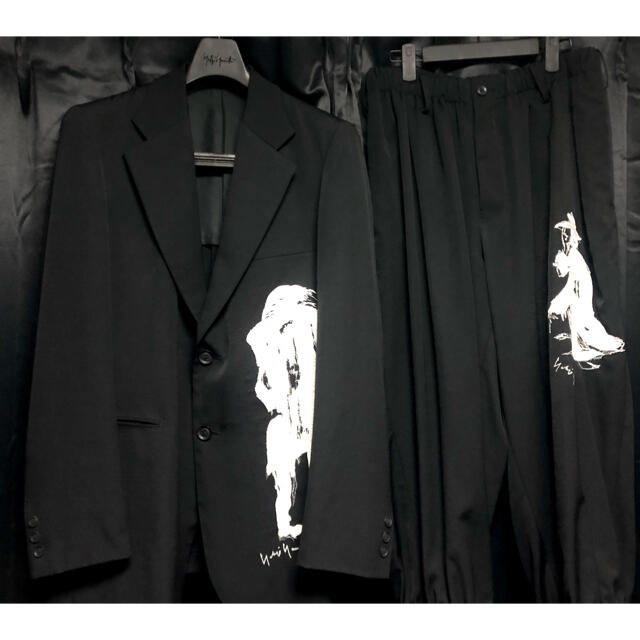 Yohji Yamamoto(ヨウジヤマモト)のYohji Yamamoto  pour homme  刺繍セットアップ メンズのスーツ(セットアップ)の商品写真