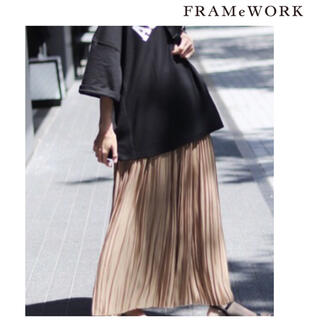 フレームワーク(FRAMeWORK)の【新品未使用　タグ付】フレームワーク　glossyサテンプリーツスカート(ロングスカート)
