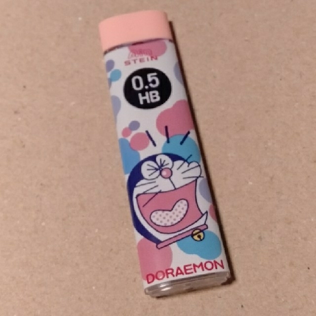 ぺんてる(ペンテル)のふうか様　〈同梱100円〉ドラえもん ぺんてるシャープ芯 インテリア/住まい/日用品の文房具(その他)の商品写真