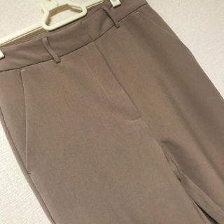 エモダ(EMODA)のテーパードパンツ(クロップドパンツ)