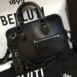 ベルルッティ(Berluti)の定価41万アリゲーターキーホルダー付BERLUTIアンジュールガリバーバッグ(メッセンジャーバッグ)