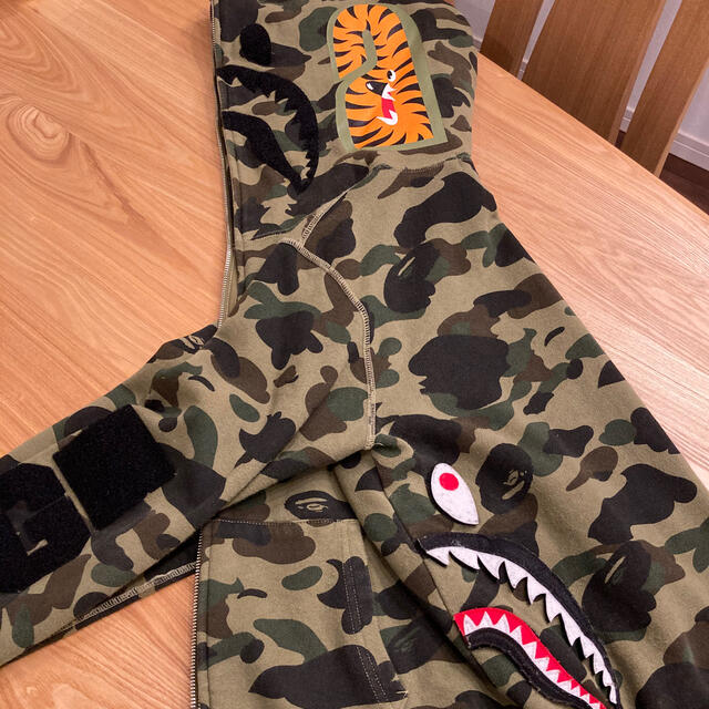 a bathing ape シャークパーカー　Mサイズ