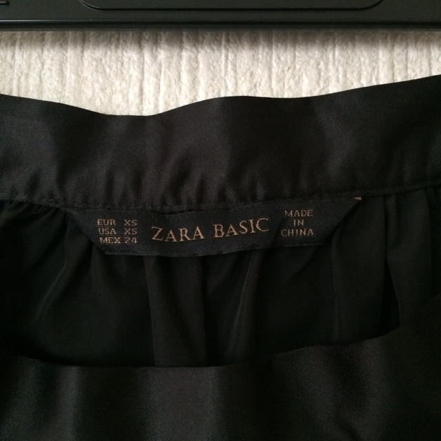 ZARA(ザラ)のZARA ミモレ丈 スカート レディースのスカート(ロングスカート)の商品写真