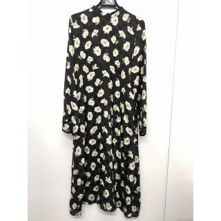 ザラ(ZARA)のZARA ワンピース　花柄(ひざ丈ワンピース)