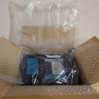 マキタ(Makita)のマキタ　新品　急速充電器　DC18RF(その他)