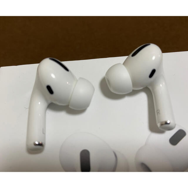 Apple(アップル)の【中古】Apple AirPods Pro MWP22J/A スマホ/家電/カメラのオーディオ機器(ヘッドフォン/イヤフォン)の商品写真