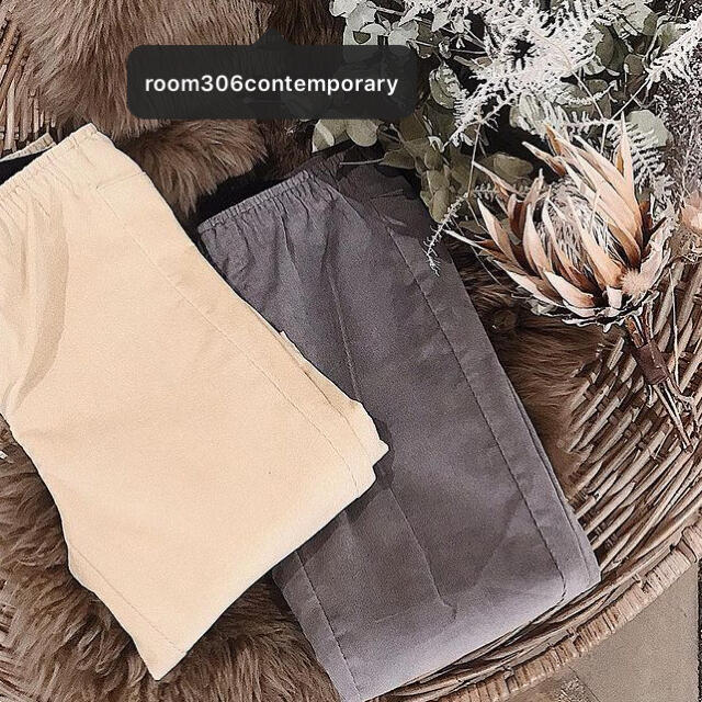 room306 CONTEMPORARY(ルームサンマルロクコンテンポラリー)のcorduroy stretch pants レディースのパンツ(カジュアルパンツ)の商品写真
