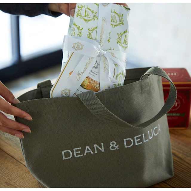 DEAN & DELUCA(ディーンアンドデルーカ)のDEAN & DELUCA ディーンアンドデルーカ　チャリティートート2020　 レディースのバッグ(トートバッグ)の商品写真