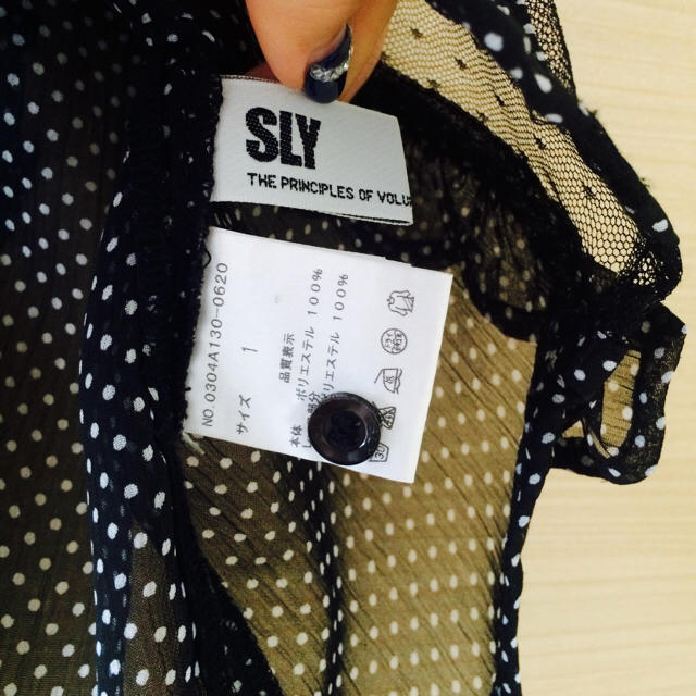 SLY(スライ)のSLY ドット柄ブラウス レディースのトップス(シャツ/ブラウス(半袖/袖なし))の商品写真