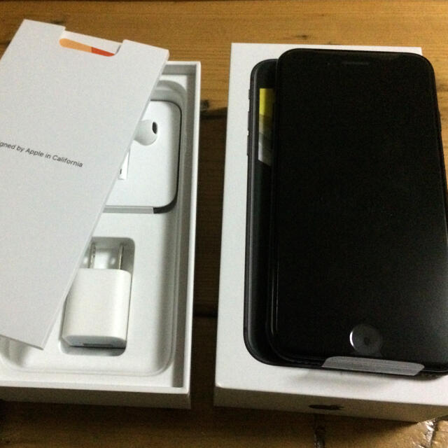 iPhone(アイフォーン)のiPhone SE2 64GB 新品 未使用品 simフリー スマホ/家電/カメラのスマートフォン/携帯電話(スマートフォン本体)の商品写真