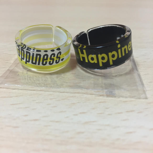 Happiness リング エンタメ/ホビーのタレントグッズ(女性タレント)の商品写真