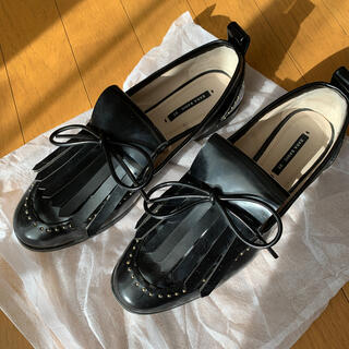 ザラ(ZARA)のzara パンプス　黒　ローファー　24.0cm(ローファー/革靴)