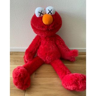 セサミストリート(SESAME STREET)のカウズ　セサミストリート　エルモ　ユニクロ(ぬいぐるみ)