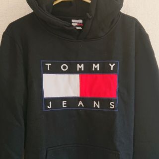 トミーヒルフィガー(TOMMY HILFIGER)のTOMMYJEANS  黒 フーディ パーカー(パーカー)