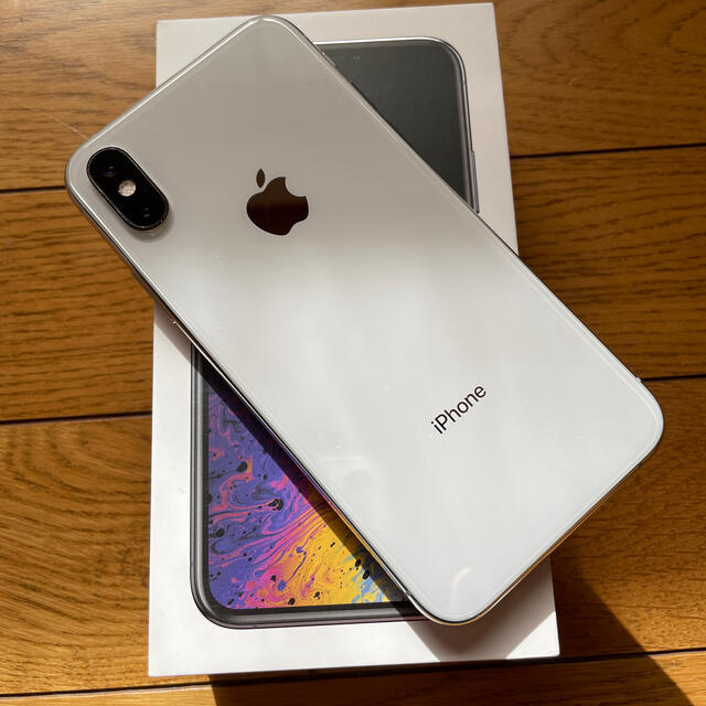 iPhone(アイフォーン)のiPhone XS 64GB シルバー SIMフリー ガラスフィルム付き スマホ/家電/カメラのスマートフォン/携帯電話(スマートフォン本体)の商品写真