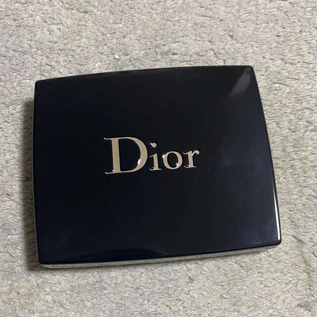 Dior(ディオール)の人気色 Dior サンククルール クチュール689✨ コスメ/美容のベースメイク/化粧品(アイシャドウ)の商品写真