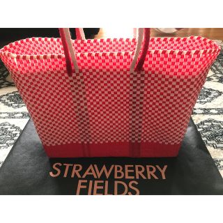 ストロベリーフィールズ(STRAWBERRY-FIELDS)のストロベリーフィールズ　メルカドバッグ　美品(かごバッグ/ストローバッグ)