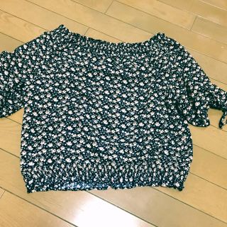 ダブルクローゼット(w closet)の花柄オフショルダートップス(カットソー(半袖/袖なし))