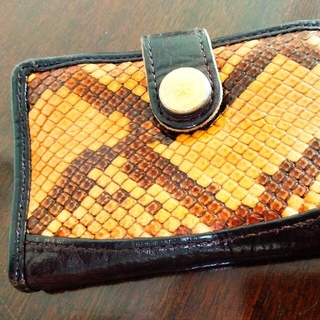 ヴィンタークス(vinterks)のちょっと贅沢なパイソン 折りたたみ財布 キーホルダー　天然の色(財布)