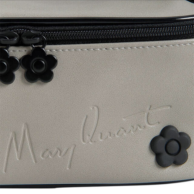 MARY QUANT(マリークワント)のMARY QUANT ポーチ レディースのファッション小物(ポーチ)の商品写真