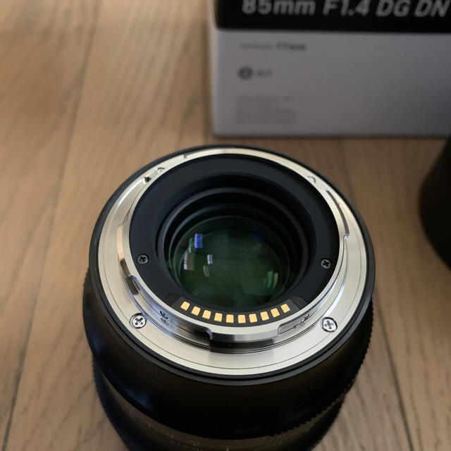 SIGMA(シグマ)の【極美品】SIGMA 85mm f1.4 art dg dn Lマウント スマホ/家電/カメラのカメラ(レンズ(単焦点))の商品写真