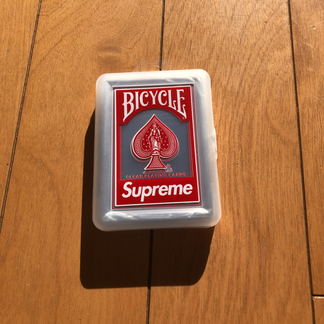 Supreme(シュプリーム)のsupreme bicycle clear playing cards red エンタメ/ホビーのテーブルゲーム/ホビー(トランプ/UNO)の商品写真