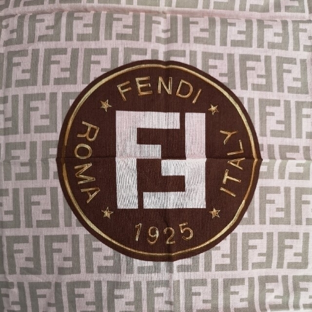 FENDI(フェンディ)のFENDI　ハンカチ　used　48cm*48cm レディースのファッション小物(ハンカチ)の商品写真