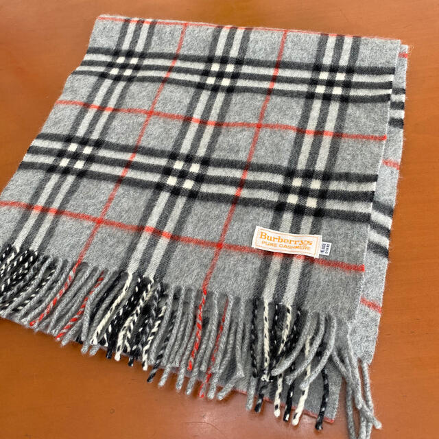 BURBERRY(バーバリー)のバーバリー　カシミヤ　マフラー　ライトグレー　美品 レディースのファッション小物(マフラー/ショール)の商品写真