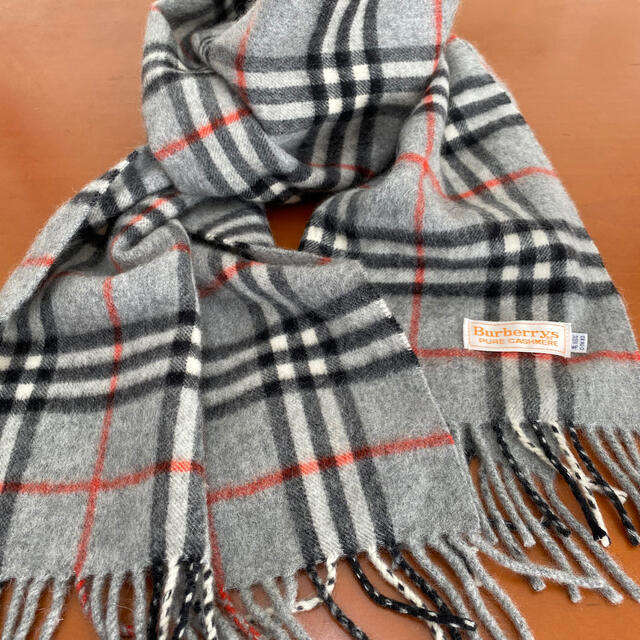 BURBERRY(バーバリー)のバーバリー　カシミヤ　マフラー　ライトグレー　美品 レディースのファッション小物(マフラー/ショール)の商品写真