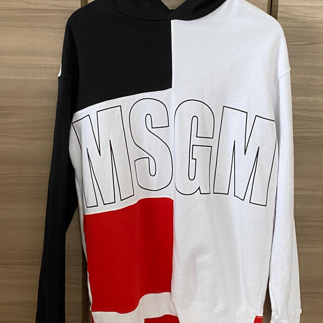 MSGM(エムエスジイエム)の【美品】MSGMスウェットパーカー メンズのトップス(スウェット)の商品写真