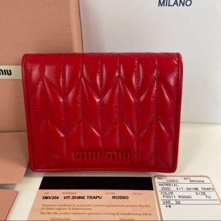 新品　MIU MIU ミュウミュウ　二つ折り財布　ミニ財布　赤　レザー　革　ロゴ