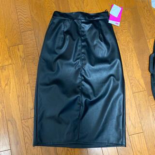 シマムラ(しまむら)のしまむら　レザースカート　新品タグ付き　黒　フェイクレザー(ひざ丈スカート)