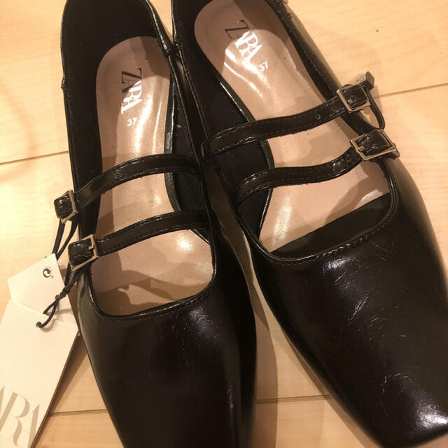 ZARA(ザラ)の今期　ZARA ソフトフラットバックル付きシューズ　37 レディースの靴/シューズ(バレエシューズ)の商品写真