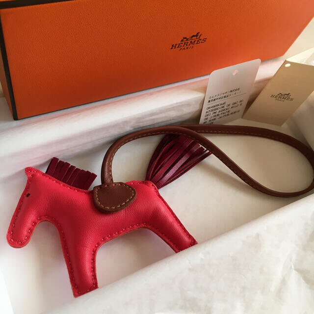 2022人気の Hermes - HERMES エルメス ロデオ チャーム PM ローズ