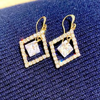 スタージュエリー(STAR JEWELRY)の新品未使用♡ゴールドビジューピアス♡定価4000円(ピアス)